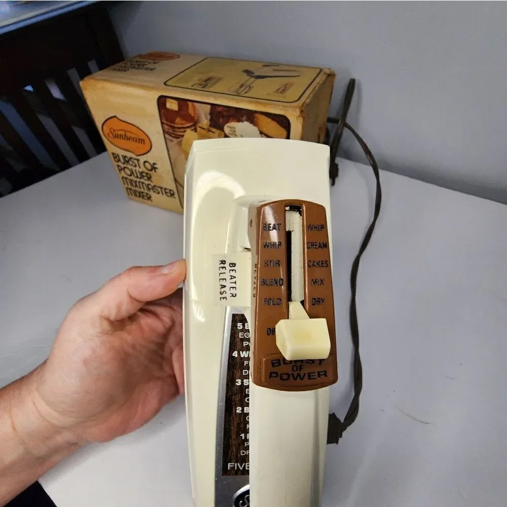 Vintage Sunbeam Mixmaster Burst of Power 5 Speed Hand Mixer 3-73 WORKS